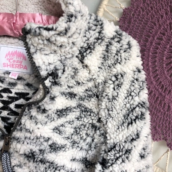 Tribal Printed Black & White Sherpa 3/4 Zip - Picture 4 of 8